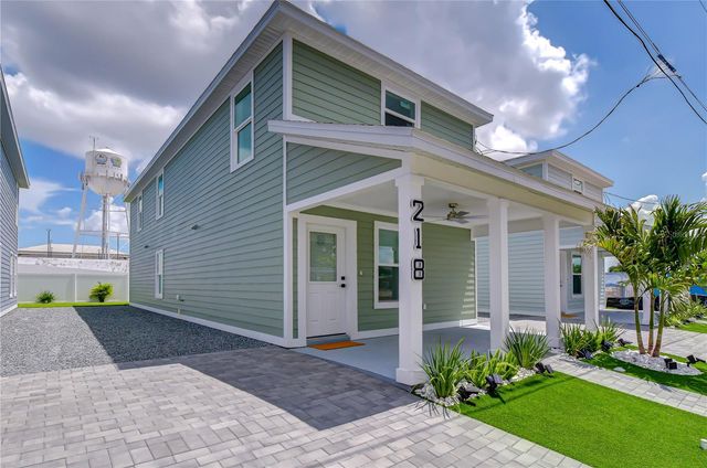 218 8TH AVENUE DRIVE W, Bradenton, FL 34205
