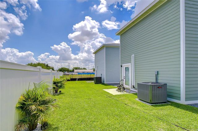 218 8TH AVENUE DRIVE W, Bradenton, FL 34205
