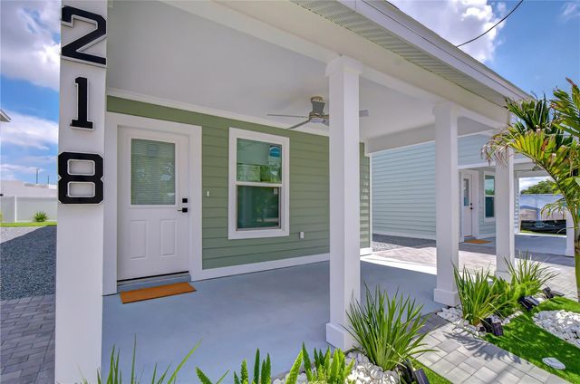 218 8TH AVENUE DRIVE W, Bradenton, FL 34205