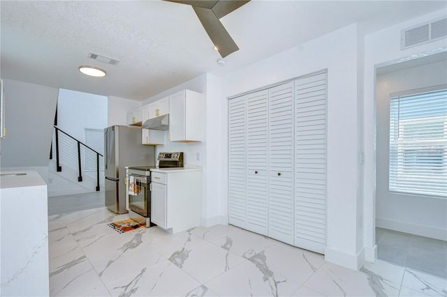 218 8TH AVENUE DRIVE W, Bradenton, FL 34205