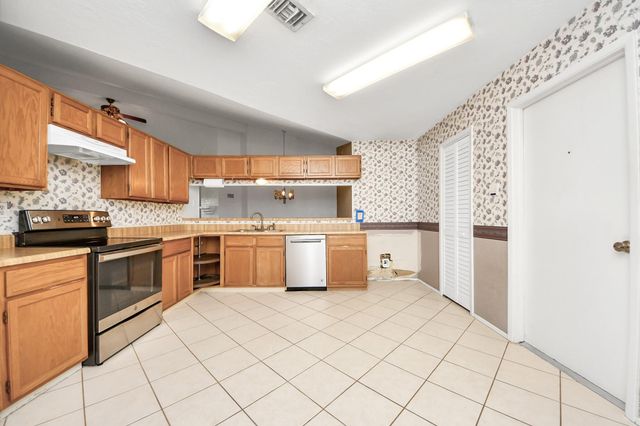 2422 Woven Wood Lane, Richmond, TX 77406