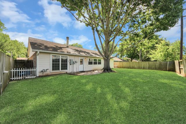 2422 Woven Wood Lane, Richmond, TX 77406