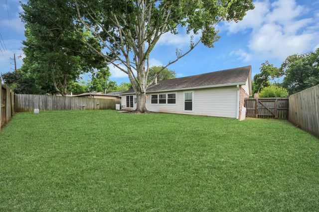 2422 Woven Wood Lane, Richmond, TX 77406