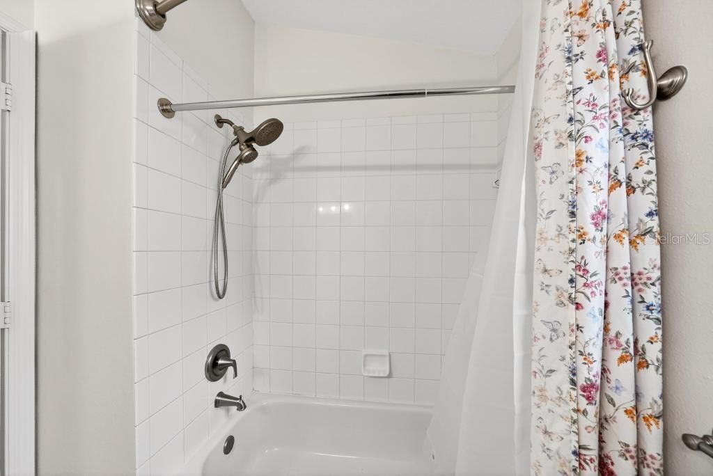 Image 19 of property listing at 5477 GLEN OAK PLACE, Sanford, FL 32771