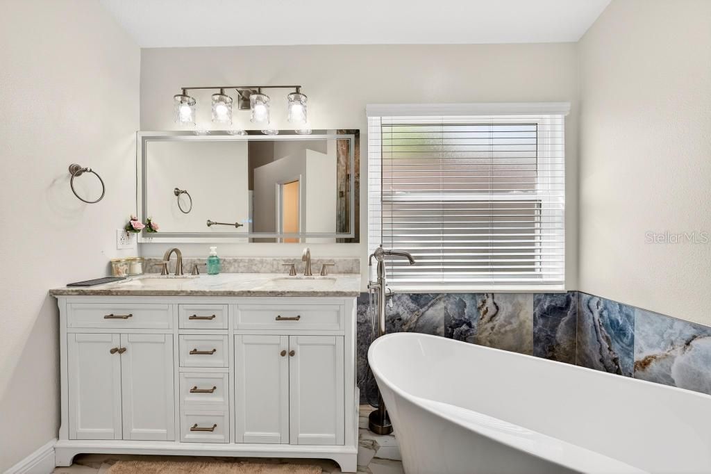 Image 49 of property listing at 5477 GLEN OAK PLACE, Sanford, FL 32771