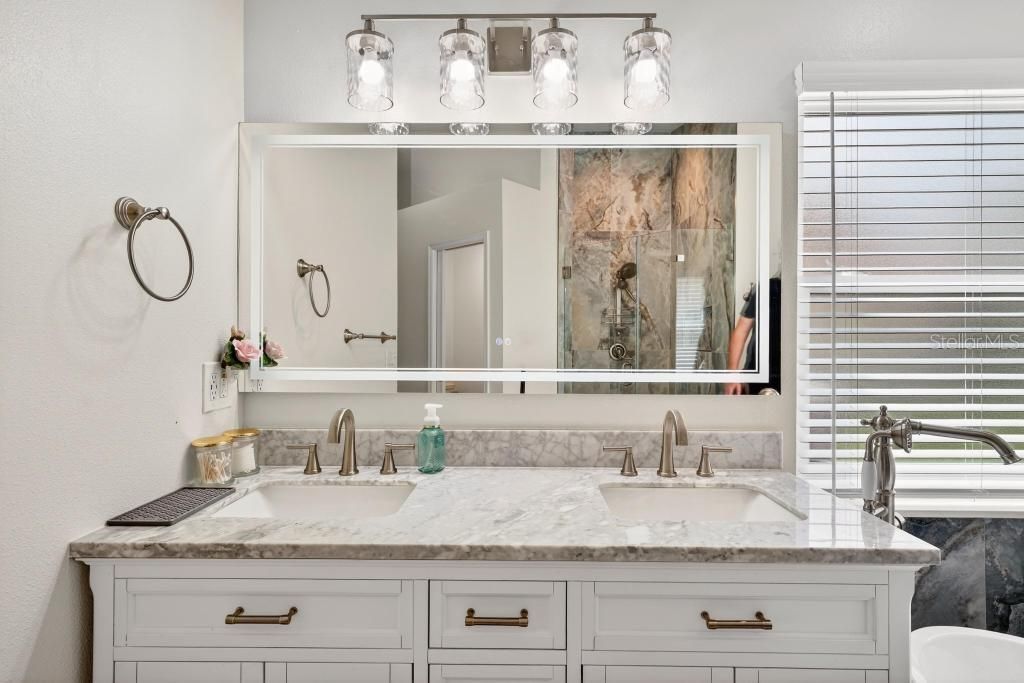 Image 50 of property listing at 5477 GLEN OAK PLACE, Sanford, FL 32771