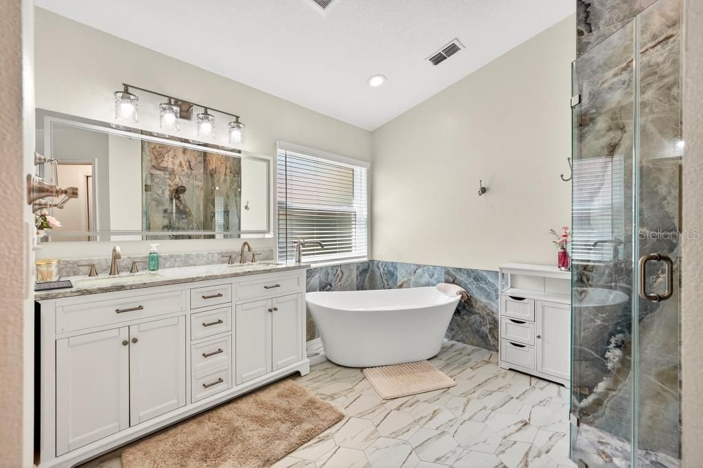 Image 7 of property listing at 5477 GLEN OAK PLACE, Sanford, FL 32771