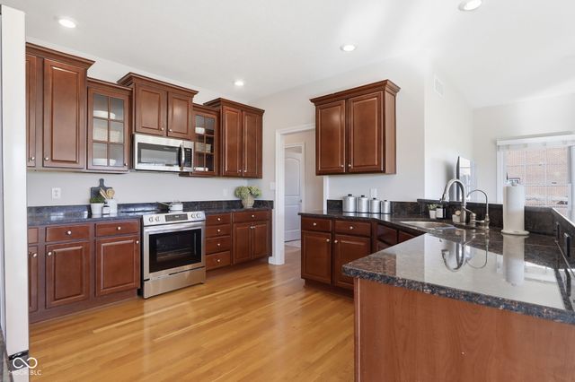 10852 Fairwoods Drive, Fishers, IN 46037