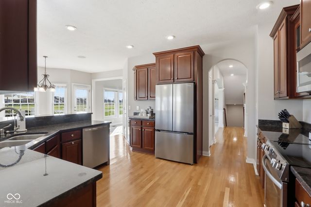 10852 Fairwoods Drive, Fishers, IN 46037