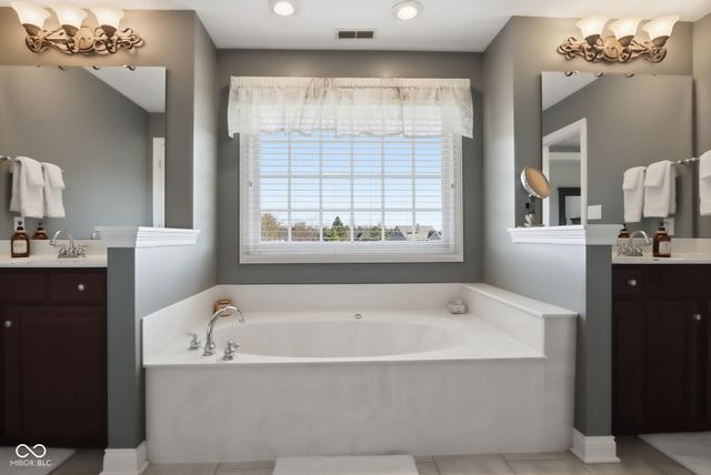 10852 Fairwoods Drive, Fishers, IN 46037