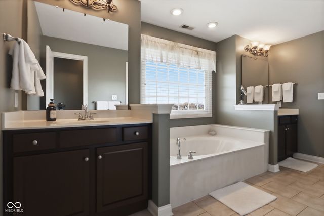 10852 Fairwoods Drive, Fishers, IN 46037