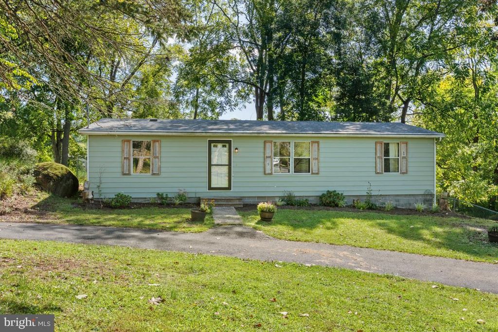 1026 MAGAZINE RD, Green Lane, PA 18054 — exterior