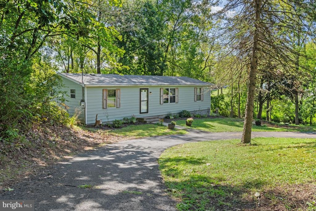 1026 MAGAZINE RD, Green Lane, PA 18054 — photo 2
