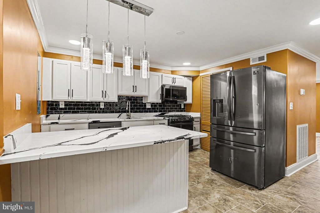 Image 8 of property listing at 7945 EASTDALE RD, Baltimore, MD 21224