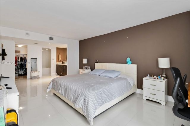 100 Bayview Dr 2014, Sunny Isles Beach, FL 33160