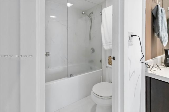 100 Bayview Dr 2014, Sunny Isles Beach, FL 33160