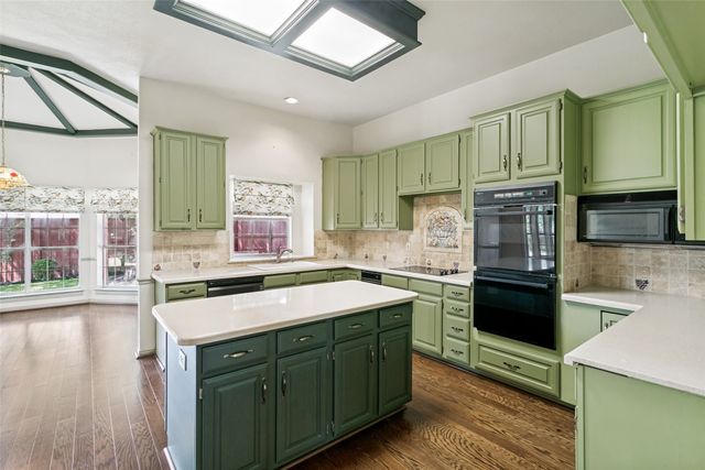 807 Ridgedale Court, Southlake, TX 76092