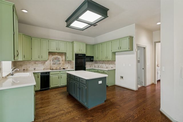 807 Ridgedale Court, Southlake, TX 76092
