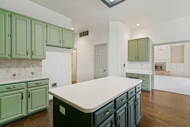 807 Ridgedale Court, Southlake, TX 76092
