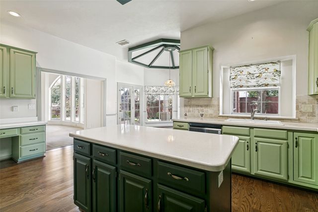 807 Ridgedale Court, Southlake, TX 76092