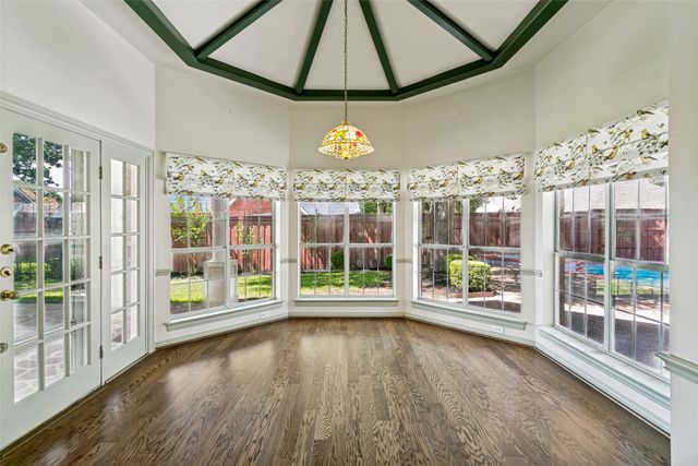807 Ridgedale Court, Southlake, TX 76092