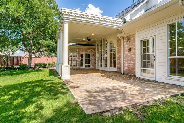 807 Ridgedale Court, Southlake, TX 76092