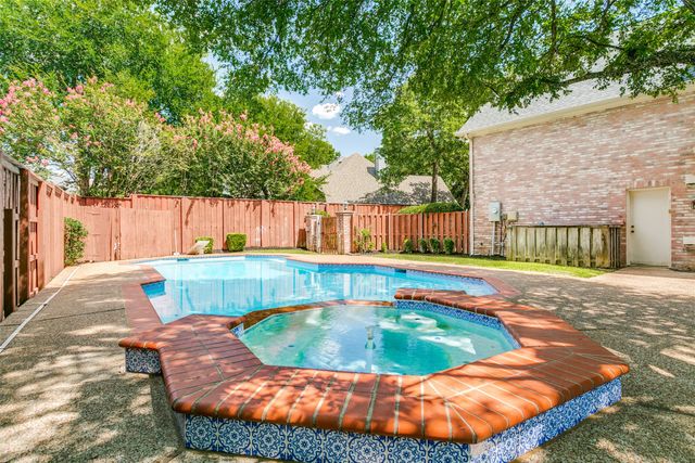 807 Ridgedale Court, Southlake, TX 76092