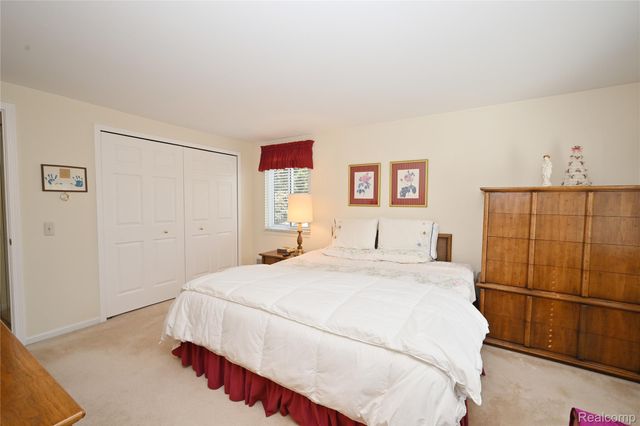 5104 Prentis Drive, Troy, MI 48085