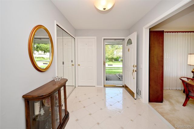 5104 Prentis Drive, Troy, MI 48085
