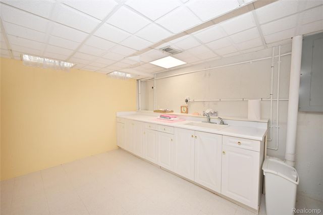5104 Prentis Drive, Troy, MI 48085