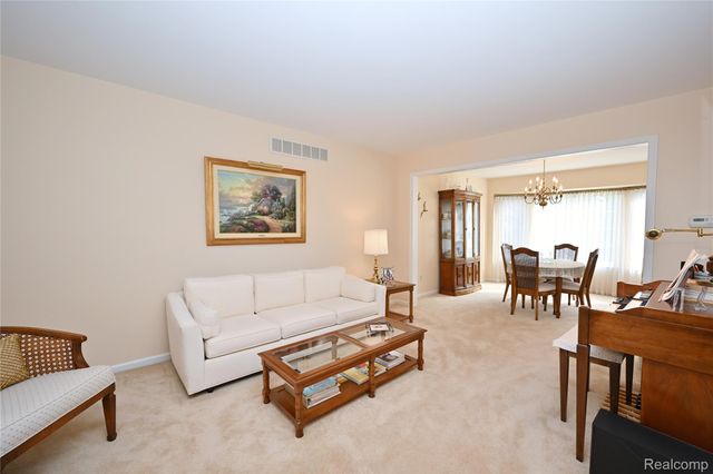 5104 Prentis Drive, Troy, MI 48085