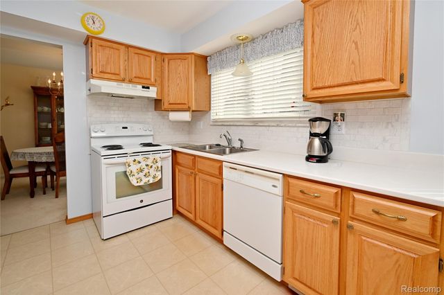 5104 Prentis Drive, Troy, MI 48085