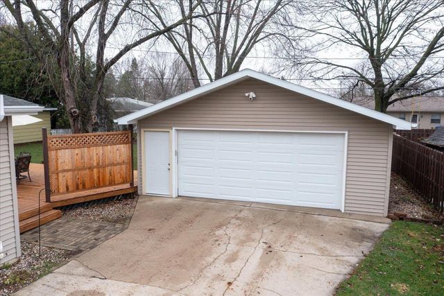 1058 TULLAR ROAD, Neenah, WI 54956