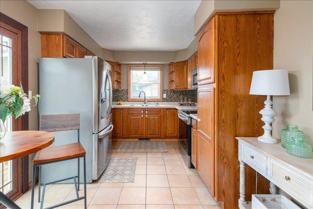 1058 TULLAR ROAD, Neenah, WI 54956