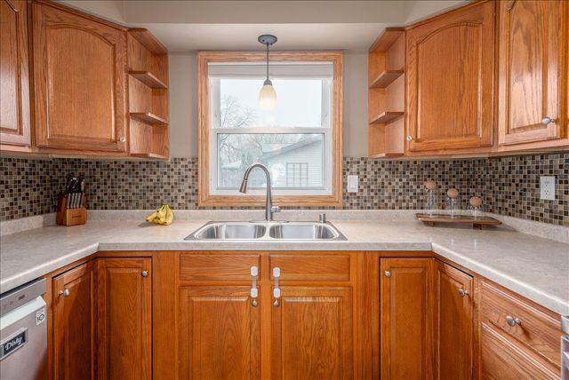 1058 TULLAR ROAD, Neenah, WI 54956