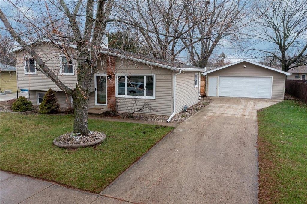 1058 TULLAR ROAD, Neenah, WI 54956