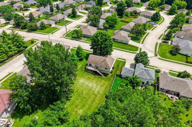 2403 UMC DR, Columbia, MO 65201