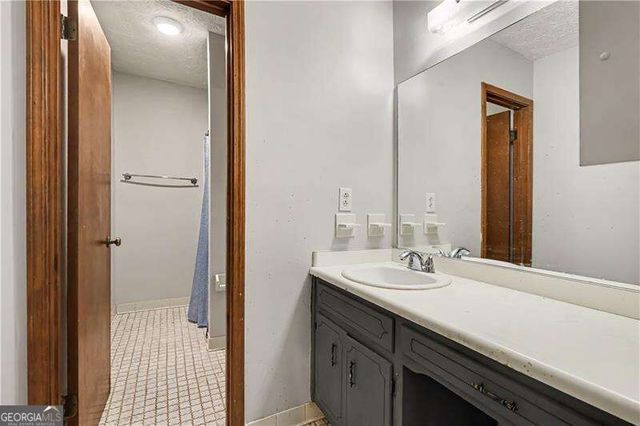 4238 Rocky Ledge Way, Snellville, GA 30039