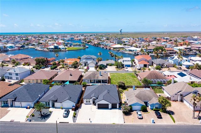 13833 Hawksnest Bay Dr, Corpus Christi, TX 78418