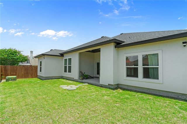 13833 Hawksnest Bay Dr, Corpus Christi, TX 78418