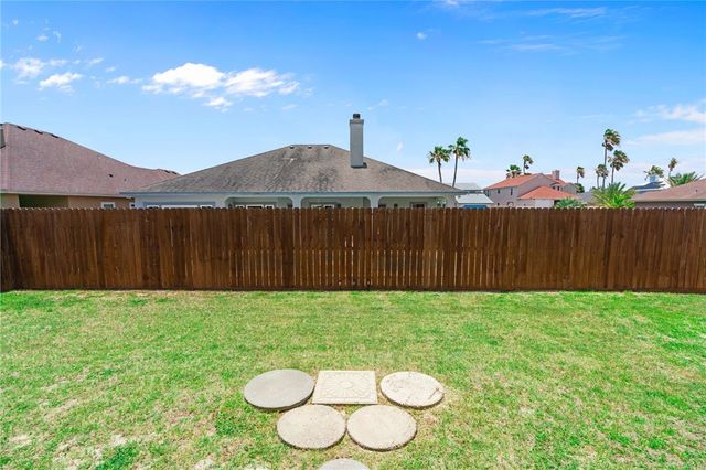 13833 Hawksnest Bay Dr, Corpus Christi, TX 78418