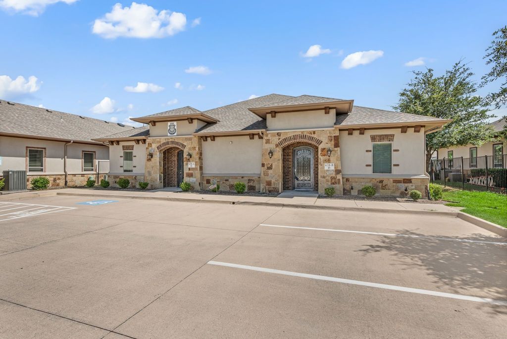 630 Stoneglen Drive B, Keller, TX 76248