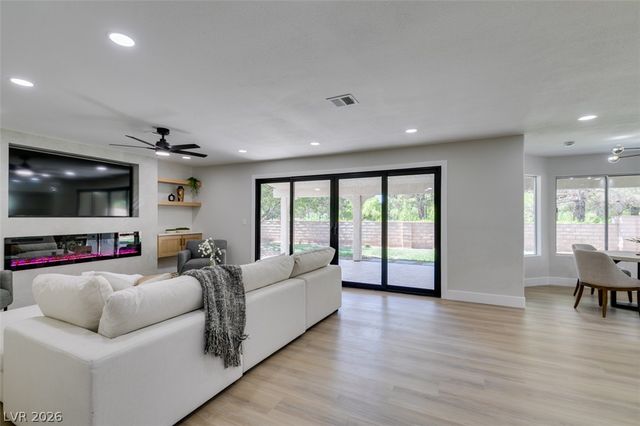 2729 Fire Water Court, Las Vegas, NV 89117