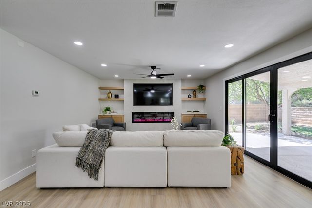 2729 Fire Water Court, Las Vegas, NV 89117