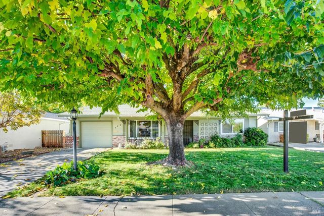171 Mckinley Cir, Vacaville, CA 95687