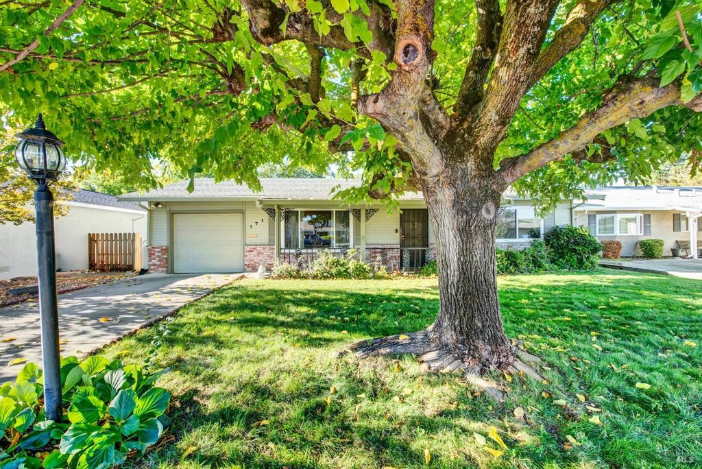 171 Mckinley Cir, Vacaville, CA 95687