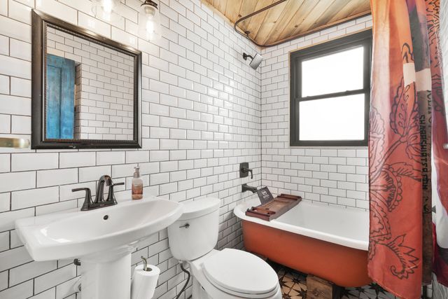 2108 Jones Cir, Nashville, TN 37207