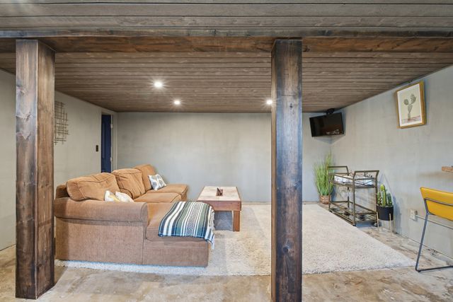 2108 Jones Cir, Nashville, TN 37207