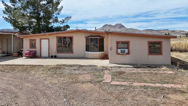 423 Mountain View Rd, Alpine, TX 79830