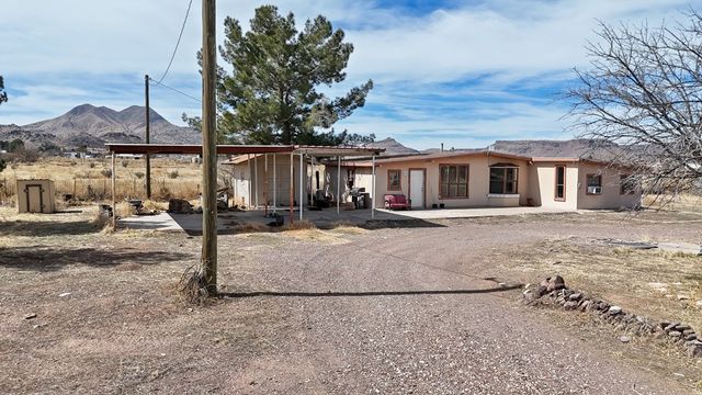 423 Mountain View Rd, Alpine, TX 79830